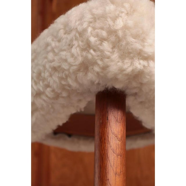 Scandinavian Modern Stools in Oakwood & Sheepskin, Denmark, 1950s, Set of 2 For Sale - Image 10 of 13