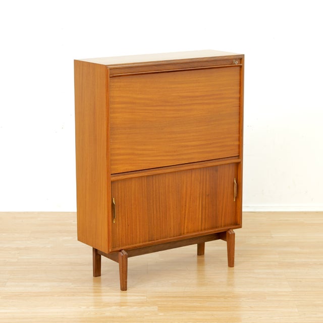 1960s Small Mid Century 'Multi-Width' Liquor Cabinet by Beaver & Tapley For Sale In Los Angeles - Image 6 of 10