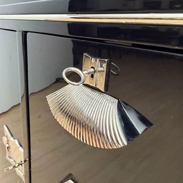 Art Deco Sideboard in Black Lacquer, Maple & Chrome, France, 1930 For Sale - Image 9 of 18