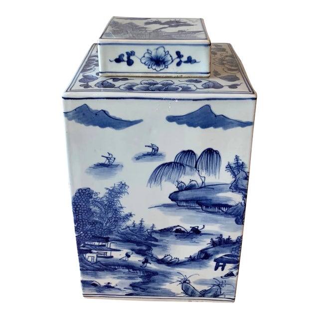 Chinese Blue and White Porcelain Jar With Lid For Sale