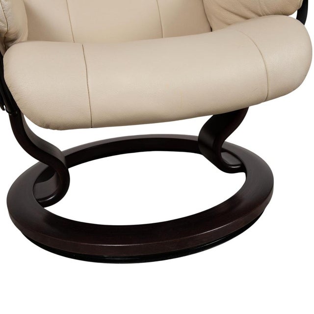 Set of Mayfair Leather Chair with Ottoman from Stressless For Sale - Image 10 of 18