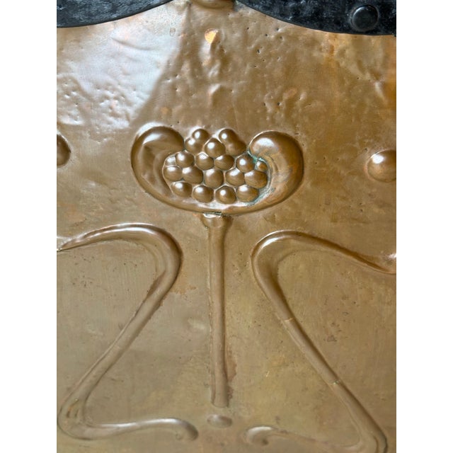 Antique Art Nouveau Hammered Copper and Wrought Iron Fireplace Screen, 1890s For Sale - Image 4 of 11