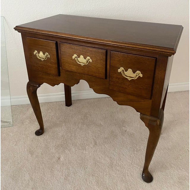 Queen Anne Mid 20th Century Mahogany Baker Style Lowboy/Entry Table/Accent Table Excellent "Mint" Condition. For Sale - Image 3 of 12