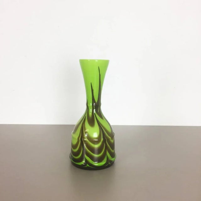 Italian Opaline Florence Vase from Carlo Moretti, 1970s For Sale - Image 10 of 11