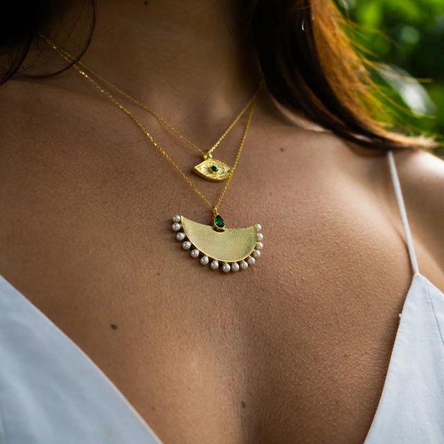 Early 21st Century Cleopatra Moonlight Emerald & Pearl Gold Necklace For Sale - Image 5 of 11