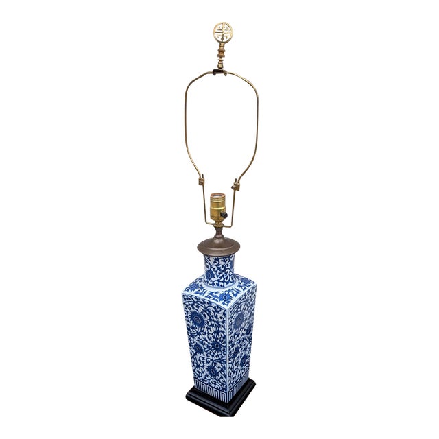 Mid 20th Century Chinese Blue and White Porcelain Table Lamp For Sale