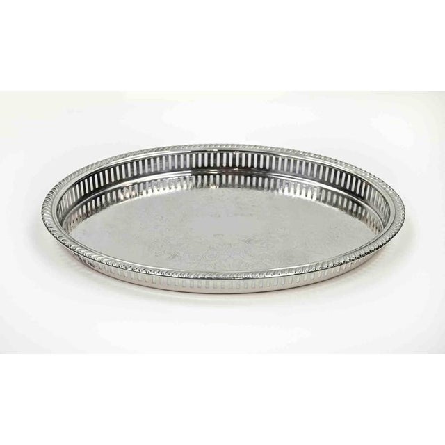 Vintage Silver Plated Serving Plate with engravings realized in Italy in 1960s. Excellent condition.