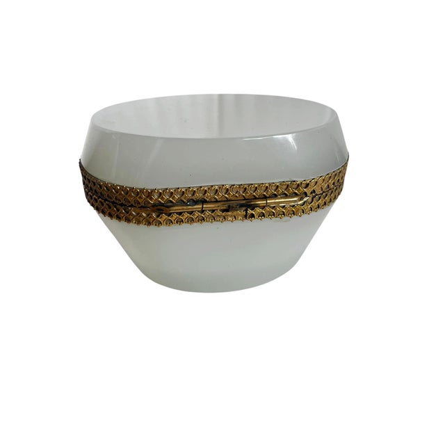 French White Opaline Glass Box, Circa 1880 For Sale - Image 4 of 5
