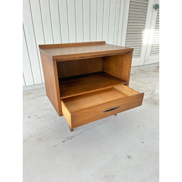 Mid-Century Modern 1960s Broyhill Sculptra Mid-Century Modern Nightstand, Attributed For Sale - Image 3 of 11