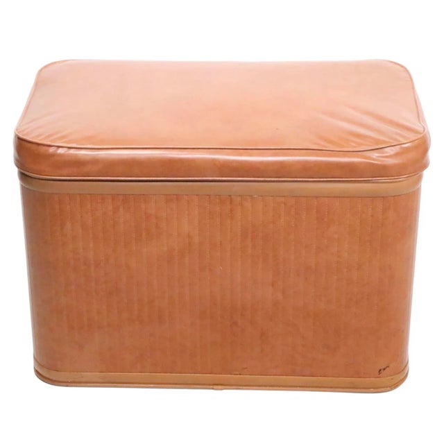 Genuine Pearl-Wick lift top vinyl hamper, with padded seat top. This classic vinyl hamper is in excellent, original, clean...