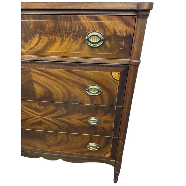 1940s John Widdicomb Federal Style Flame Mahogany Chest of Drawers For Sale - Image 9 of 12