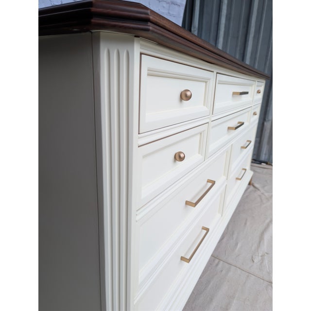 1970s Off White / Cream 10 Drawer Bassett Dresser With Champagne Gold Hardware. For Sale In Houston - Image 6 of 14