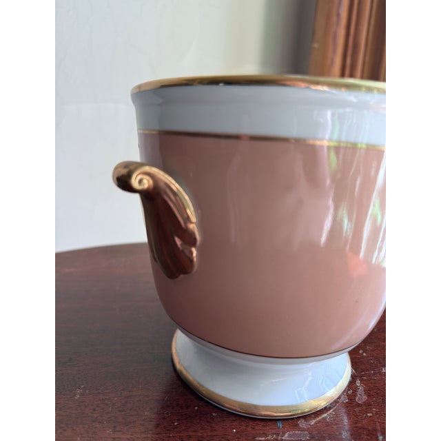 Fitz & Floyd Versailles Shell Peach Cachepot With Gold Trim and Handles For Sale In New York - Image 6 of 8