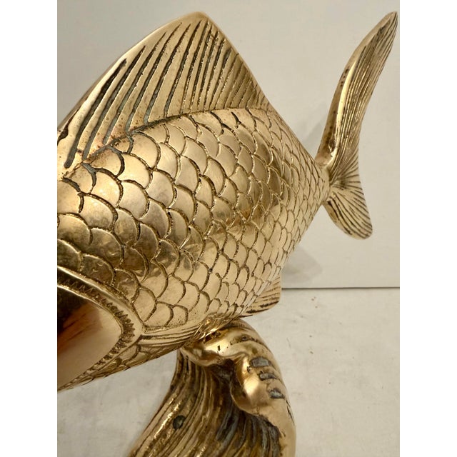 1970s Brass Tropical Fish Sculpture on Stand, Hollywood Regency Style For Sale In New York - Image 6 of 12