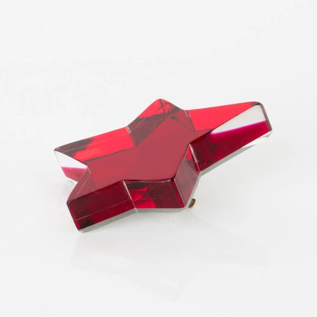 1980s Kaso Oxblood Red Acrylic Lucite Star Clip Earrings For Sale - Image 5 of 8