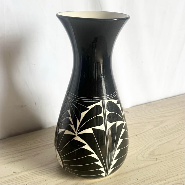 Black Vintage 1989 Black & White Sgraffito Pottery Vase by the Curras Brothers For Sale - Image 8 of 8