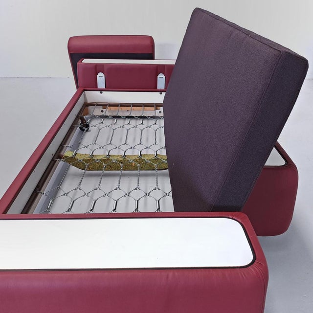 Model 711 Daybed Sofa in Red Leather attributed to Tito Agnoli for Cinova, 1970s For Sale - Image 15 of 17