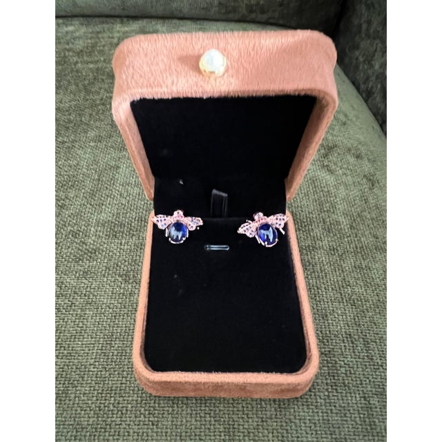 Blue Bochic “Orient” Blue Sapphire & Ruby Earrings Set In 18K Yellow Gold & Silver, 2 pieces For Sale - Image 8 of 10