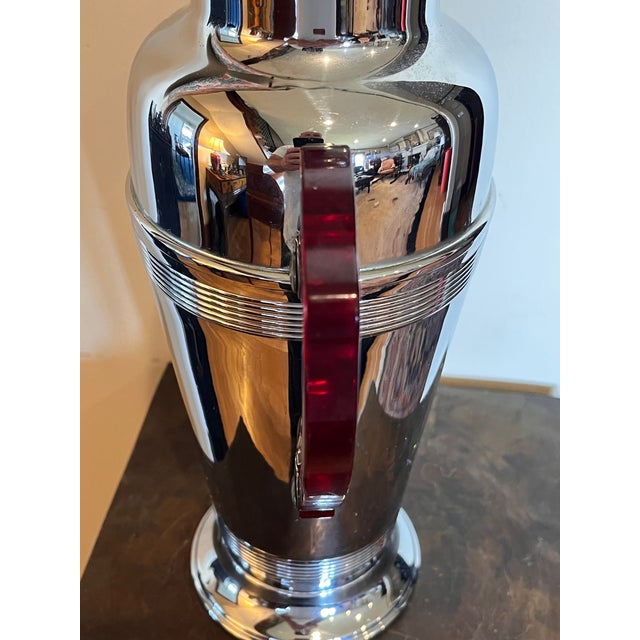 1930s Vintage Art Deco Chrome Cocktail Shaker Red Bakelite Handle Manning Bowman For Sale - Image 5 of 6