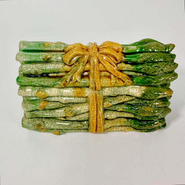 1940s Vintage Majolica French Hollywood Regency Trompe L’Oeil Asparagus Box. For Sale - Image 4 of 15