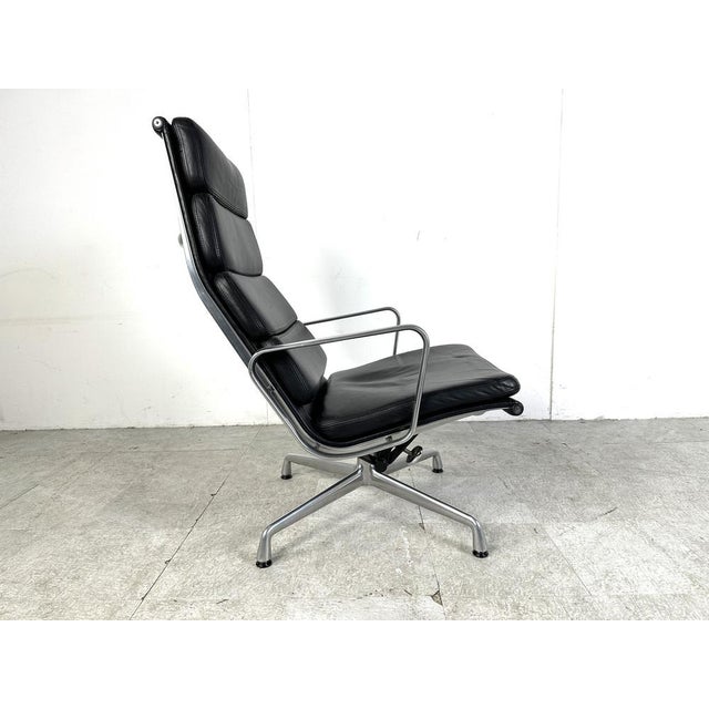 Ea222 Softpad Lounge Chair in Leather by Charles & Ray Eames for Vitra, 1990s For Sale - Image 9 of 11