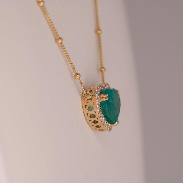 Metal 2.9Ct Gia Certified Colombian Emerald Heart Pendant With Diamonds Halo, 14k Gold For Sale - Image 7 of 9