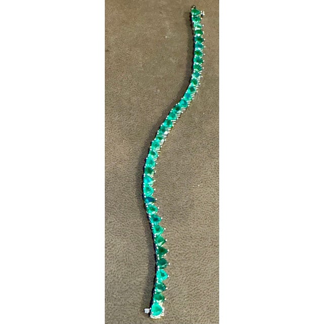 Modern 30 Ct Natural Heart Shape Emerald Cocktail Tennis Bracelet 14 Kt White Gold 7" For Sale - Image 3 of 8