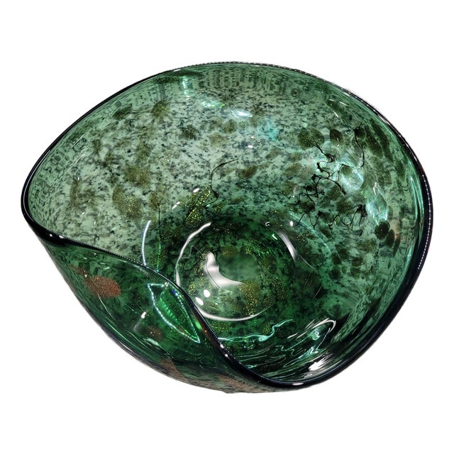 Vintage Murano Emerald Green and Gold Aventurine Folded Clam Bowl Attributed to Fratelli Toso, 1960s For Sale
