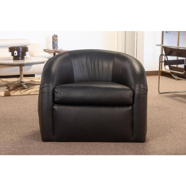 Pair of Custom Made Classic Gallery Black Leather Vintage Modern Club Chairs For Sale In Detroit - Image 6 of 9