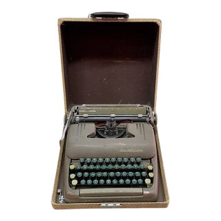 Vintage Smith-Corona "Silent" Portable Typewriter With Original Case For Sale