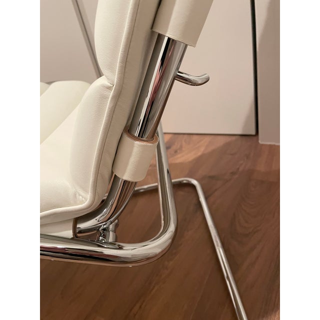 For sale is a Knoll MR Adjustable Chaise Lounge by Ludwig Mies van der Rohe, one of the most iconic furniture designs of...