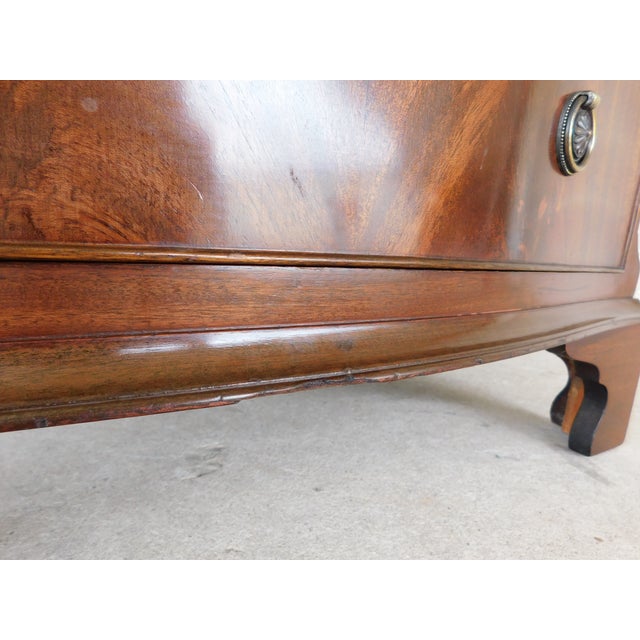 Vintage Mahogany Georgian III Style Bow Front Chest 28.5w For Sale - Image 9 of 14