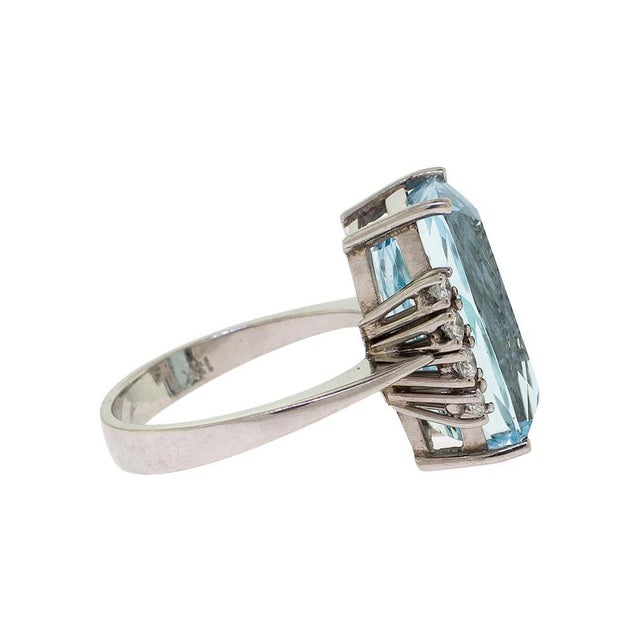 18k White Gold Aquamarine and Diamond Ring Vintage For Sale - Image 4 of 11