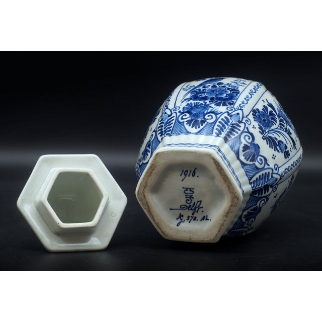 Porceleyne fles/royal delft hexagonal lidded vase with a floral pattern and a bird yearcode al = 1916 paintersinitials ag...