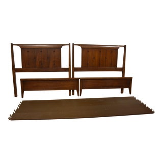 Broyhill Saga Mid-Century Modern Walnut Twin Beds- A Pair For Sale