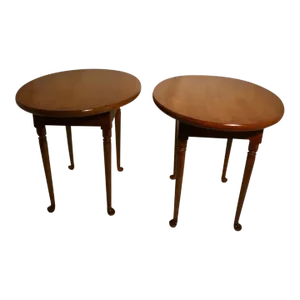 Early 20th Century Great Pair of Queen Anne Style Solid Maple Oval Side End Tables