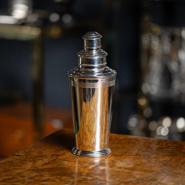 Silver 20th Century Art Deco English Silver Plated Cocktail Shaker, 1965 For Sale - Image 8 of 9