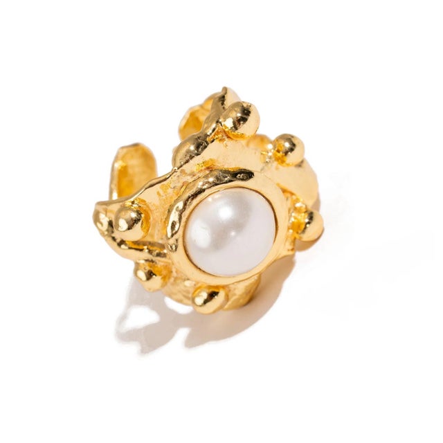 Metal Royal Pearl Crown Gold Ring, Size 4 For Sale - Image 7 of 9