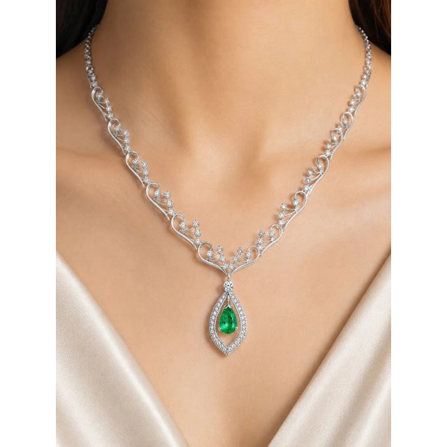 Art Deco 14K White Gold Filigree Emerald Diamond Necklace For Sale - Image 3 of 3
