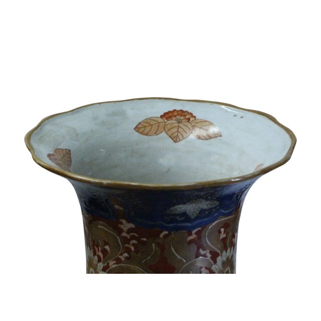 Vintage Chinese Oriental Imari Mixed Color Porcelain Decor Vase For Sale - Image 4 of 9