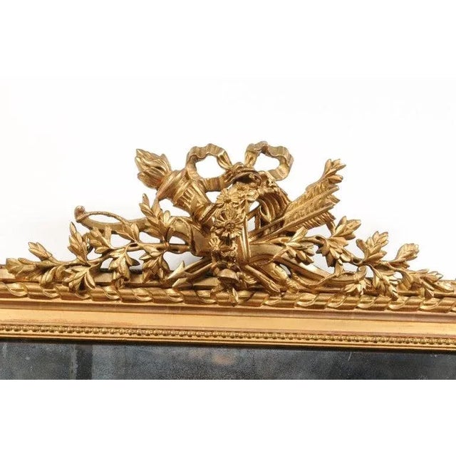 Gold 1870s French Napoléon III Carved Giltwood Mirror with Hunting Trophy Crest For Sale - Image 8 of 13