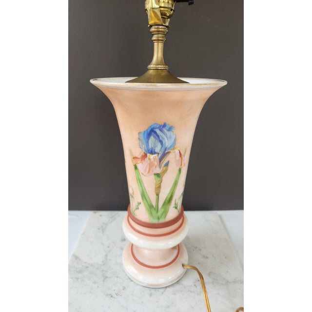 1940s Mid-Century Modern Hand-Painted Iris Satin Glass Table Lamp in Blush Pink With Brass Hardware For Sale - Image 10 of 17