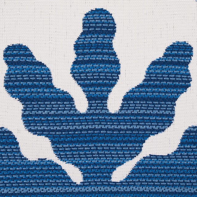 Contemporary Sample - Schumacher Palma Sola Indoor/Outdoor Fabric in Navy For Sale - Image 3 of 5