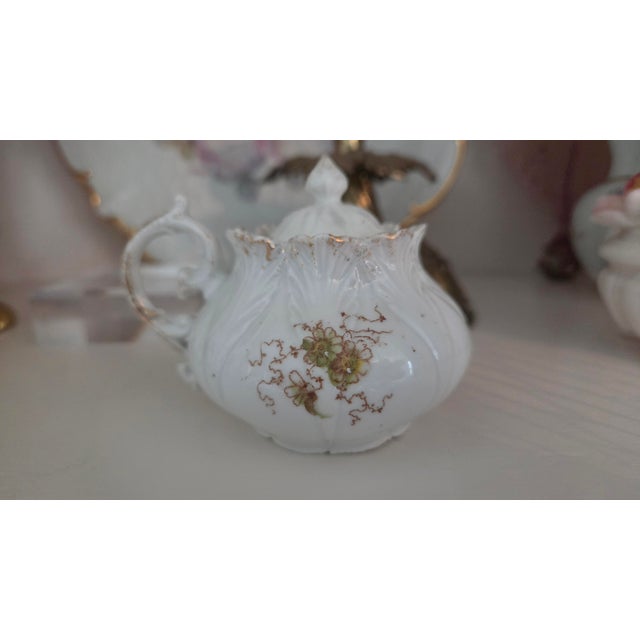 1900 - 1909 Early 20th-Century Japanese Floral Porcelain Petite Covered Sugar Bowl For Sale - Image 5 of 18