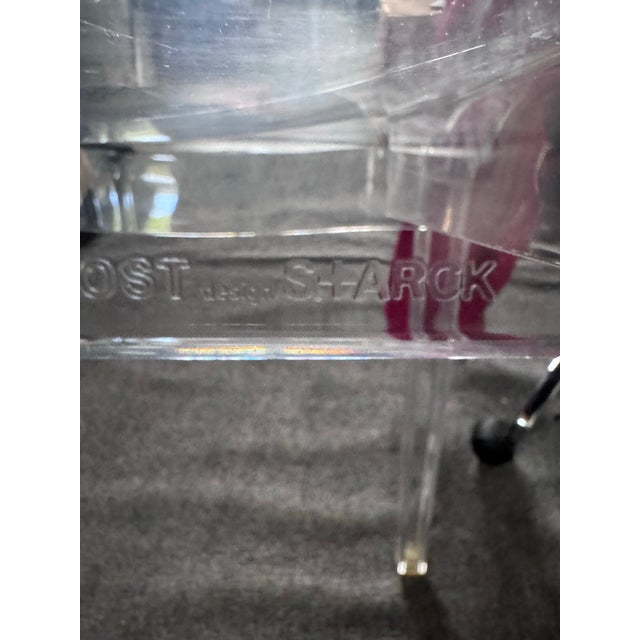 Authentic Kartell Louis Ghost Armchair by Philippe Starck — Crystal Clear Polycarbonate, Made in Italy, 2002 For Sale - Image 10 of 11