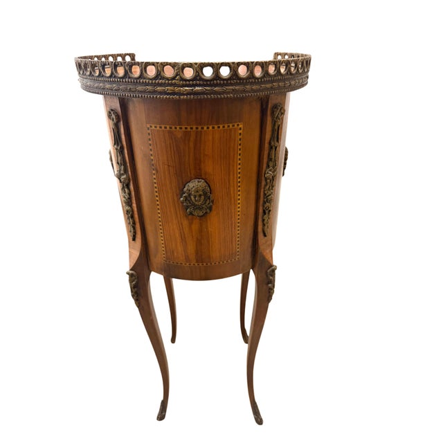 1940s Pair of French Louis XV Style Inlaid Round Nightstands With Gallery For Sale - Image 12 of 17