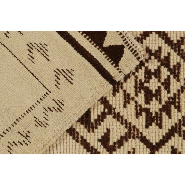 Textile 1950s Vintage Runner in Beige & Brown Tribal Pattern For Sale - Image 7 of 8