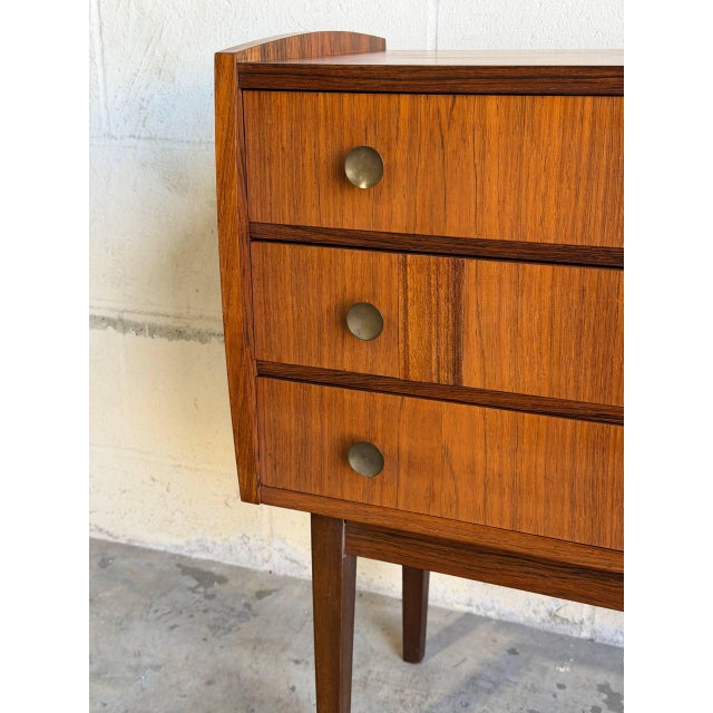 3-Drawer Commode Chest in Light Rosewood Mid-Century Modern 1960s For Sale - Image 4 of 10
