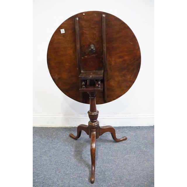 Wood Vintage Antique Solid Mahogany Traditional Style 26" Round Tilt-Top Accent Table For Sale - Image 7 of 9