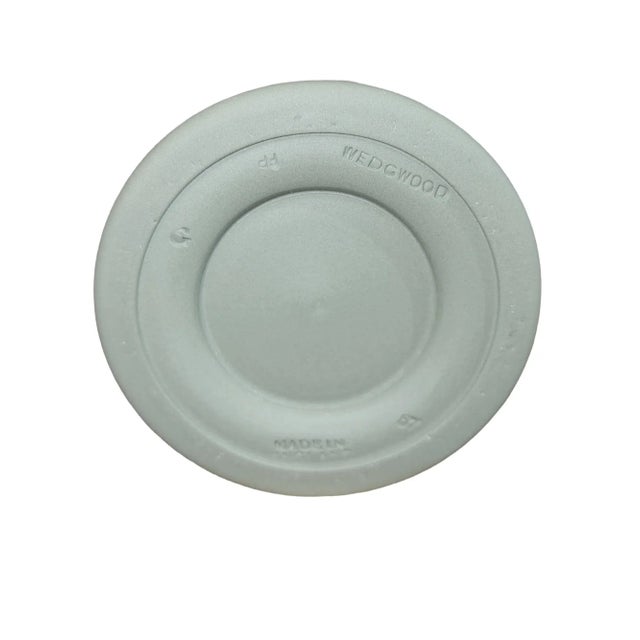 1967 Wedgwood Jasperware Urn Vase For Sale In Atlanta - Image 6 of 6